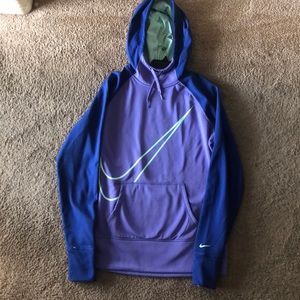 NIKE Women’s Therma-Fit hoodie in Purple